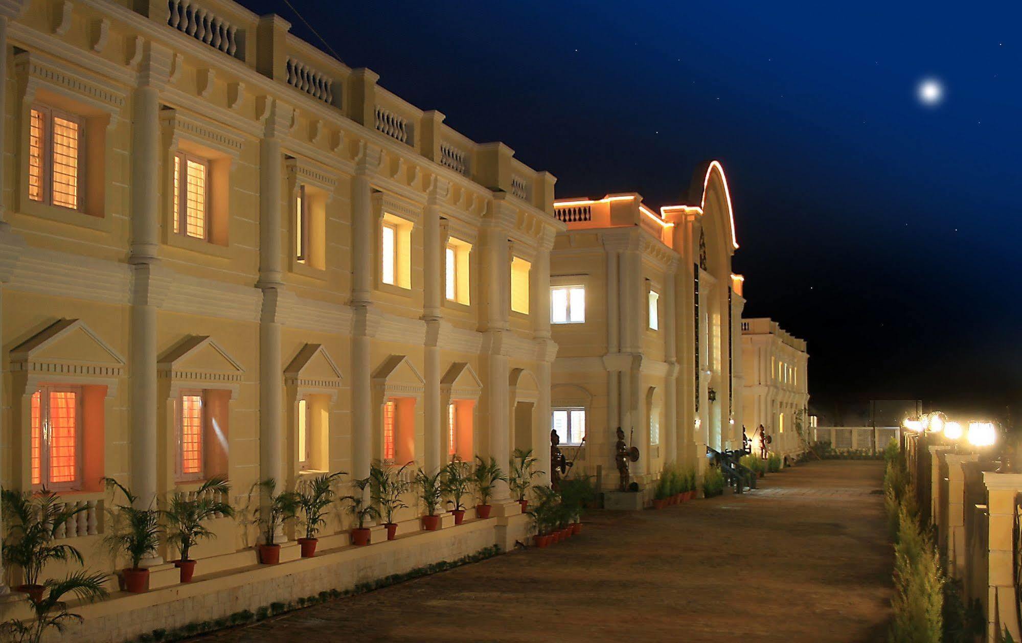 Kumararraja Palace Hotel Yelagiri Exterior photo